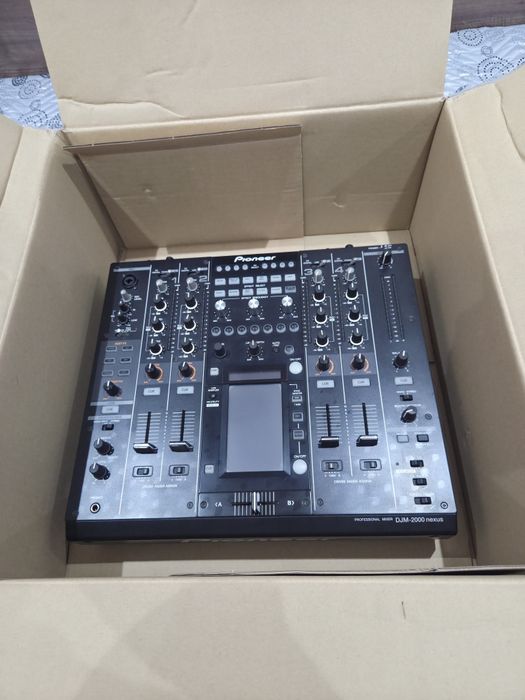 Pioneer миксер djm 2000 nexus и  кейс.