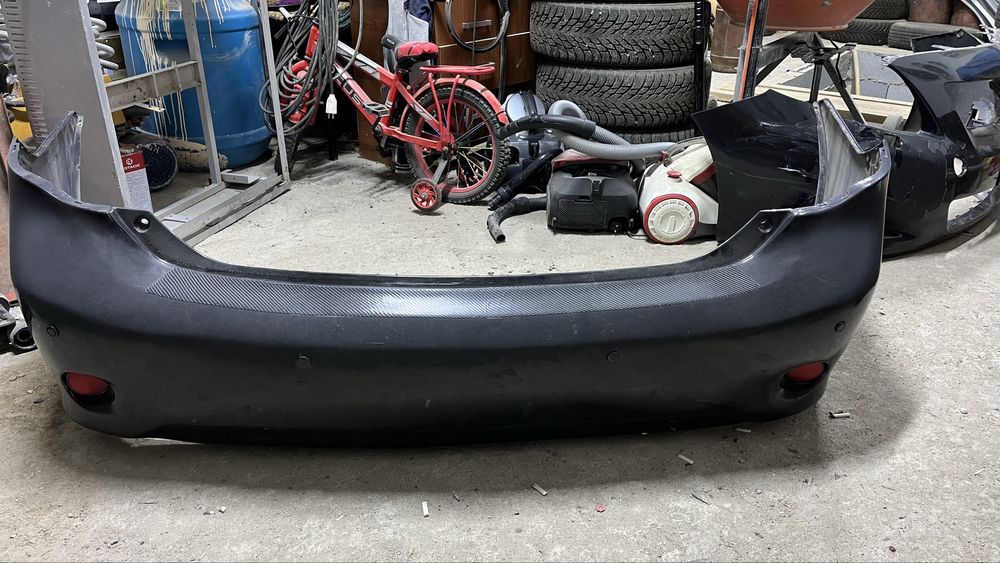 Продается задний бампер Toyota Corolla