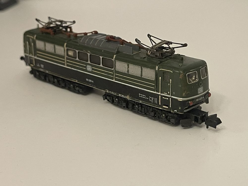 Locomotiva scara N 9mm verde pantograf si vagoane pasageri