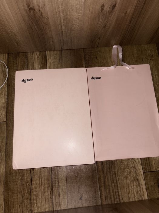 Подаръчен комплект на dyson чисто нови