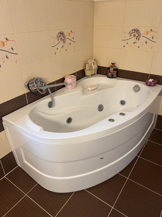 Vand cada hidromasaj folosita de 2 ori, ca noua