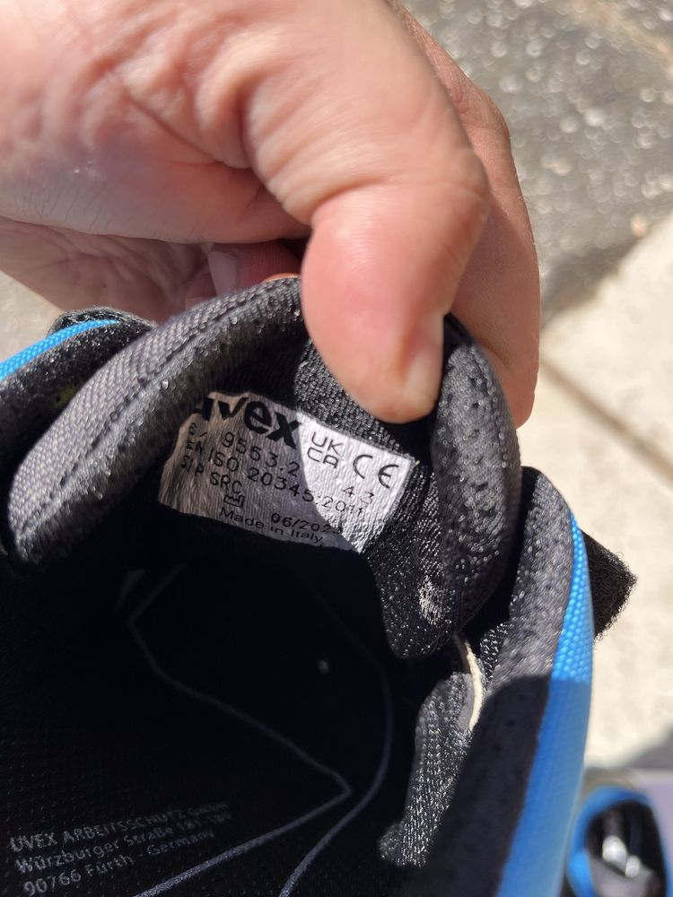 Pantofi de protecție UVEX, mărimea 43 — noi!