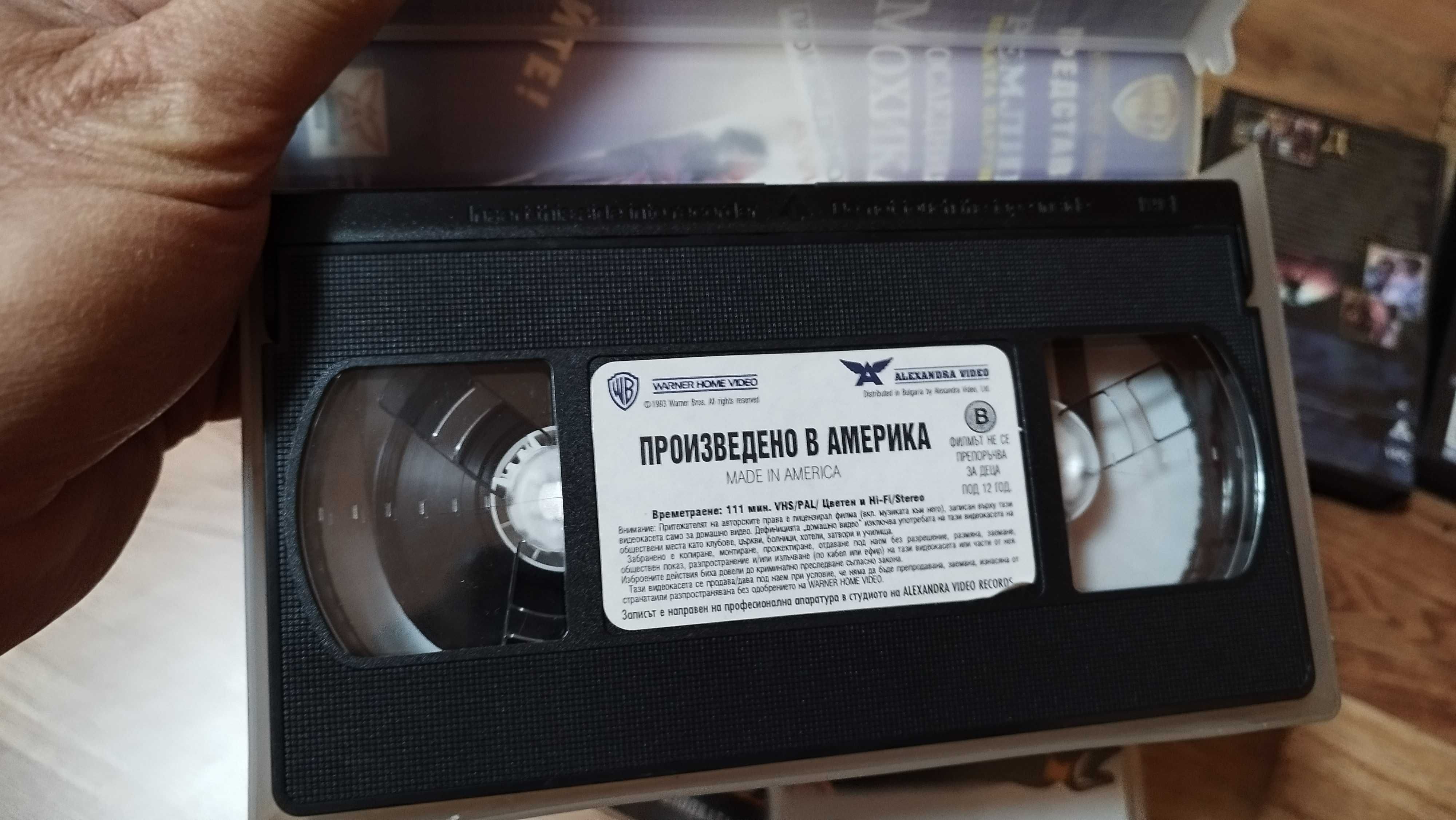 VHS игрални филми екшъни и комедии на видеокасети 8бр