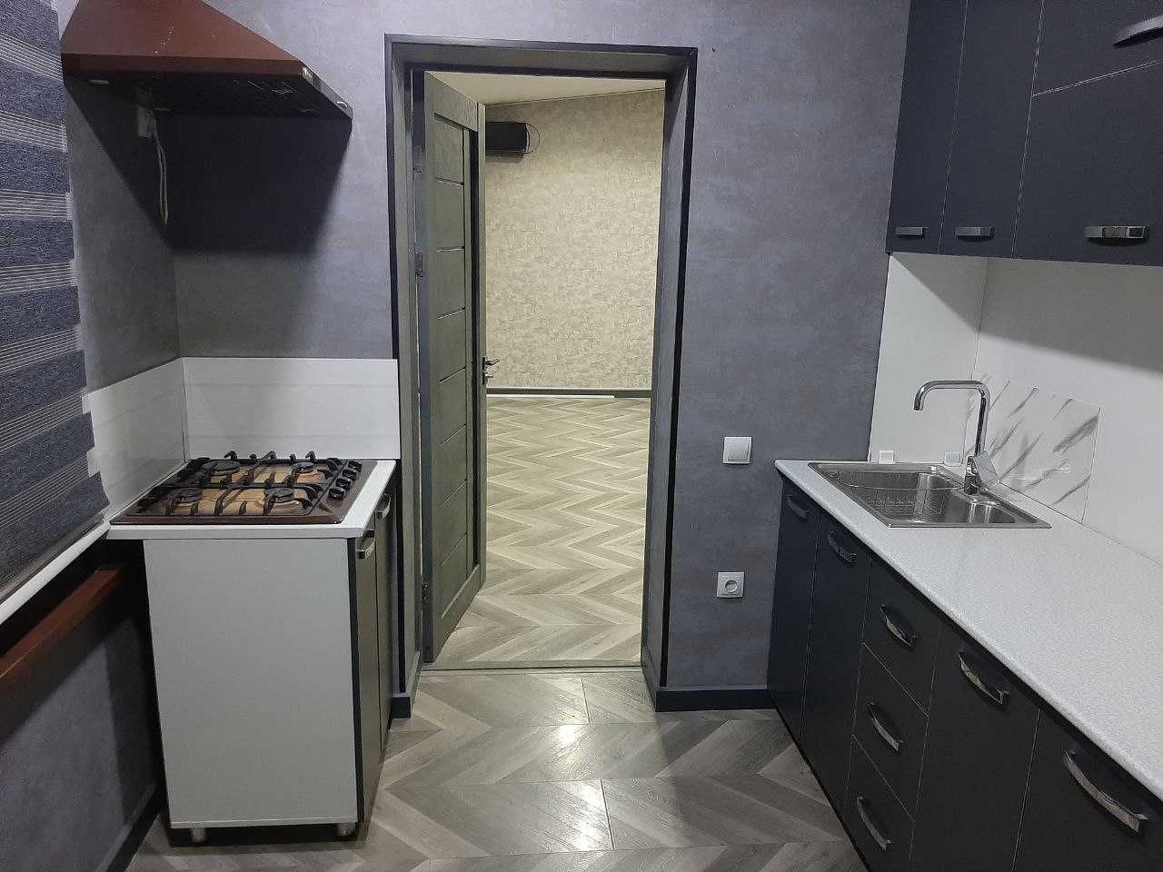 Продаётся 3 этажный офис и дом (2 в одном объекте) на Яккасарайском рн