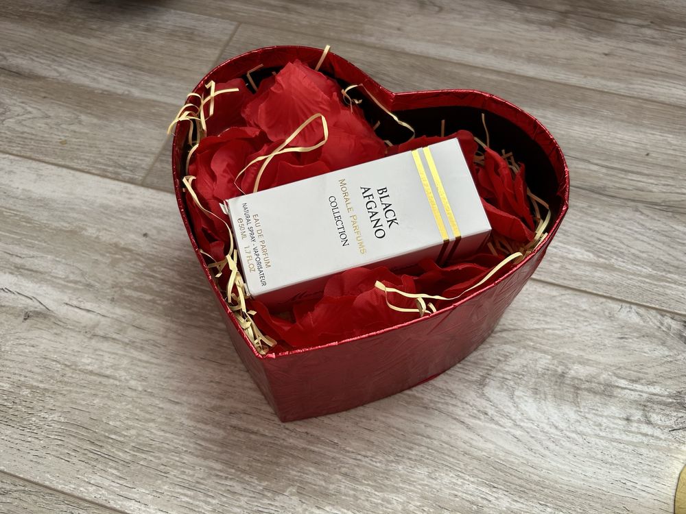 Мъжки парфюм + подарък кутия под формата на сърце