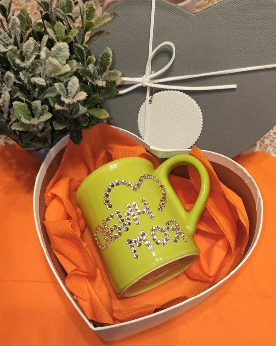 Чаша с украса от кристали