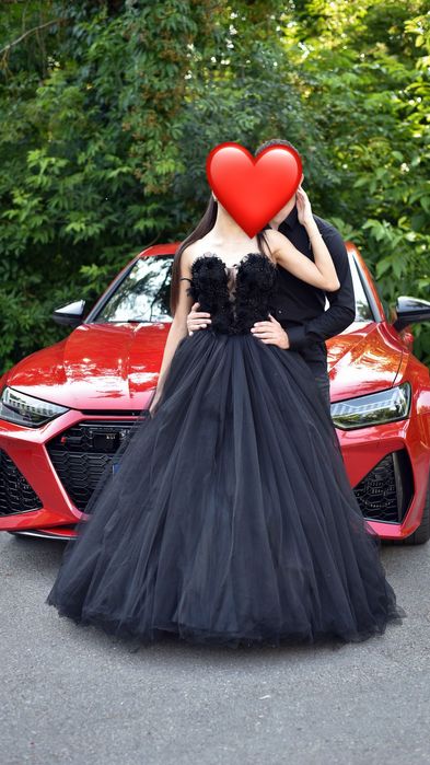 Бална рокля в черен цвят