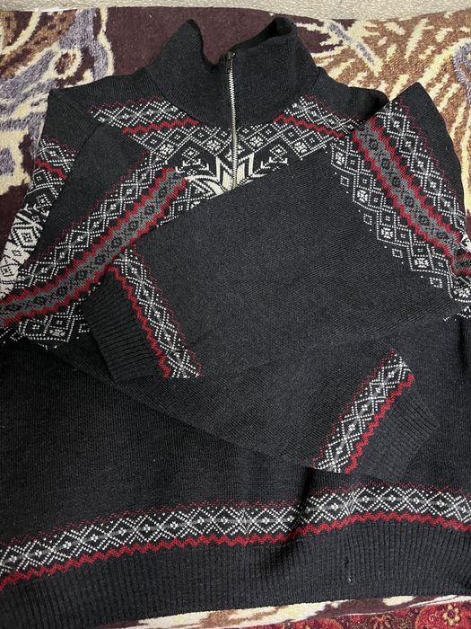 Свитер, очень теплый.