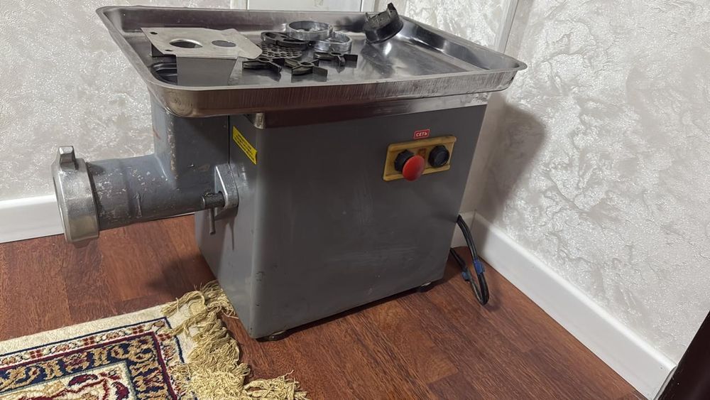 Российская промышленная мясорубка.новая..380В. Есть торг