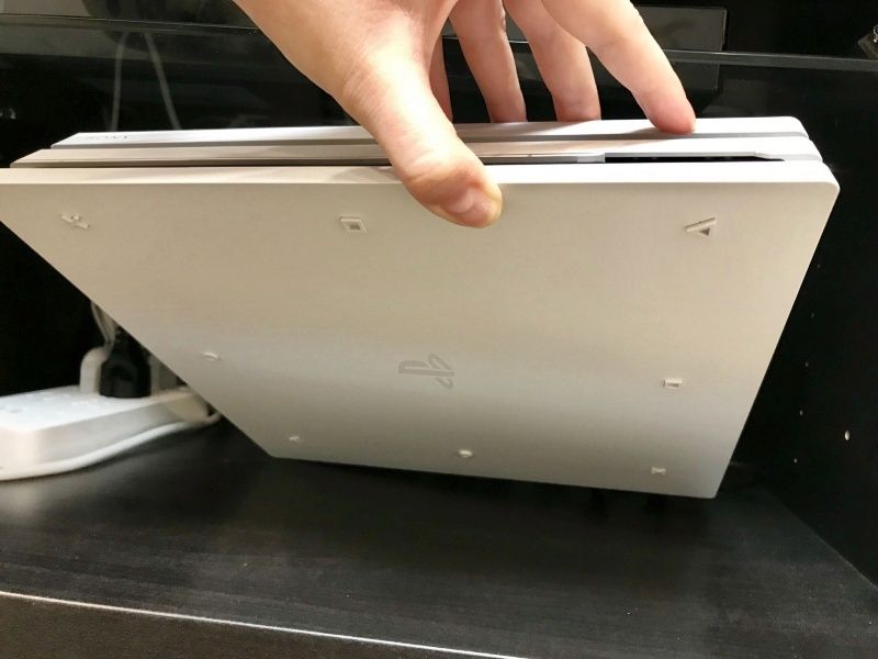 PlayStation 4 Pro 1TB — в отличном состоянии