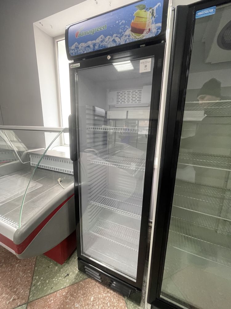 Б/У Витрины холодильные ,торгово-выставочное оборудование в наличии