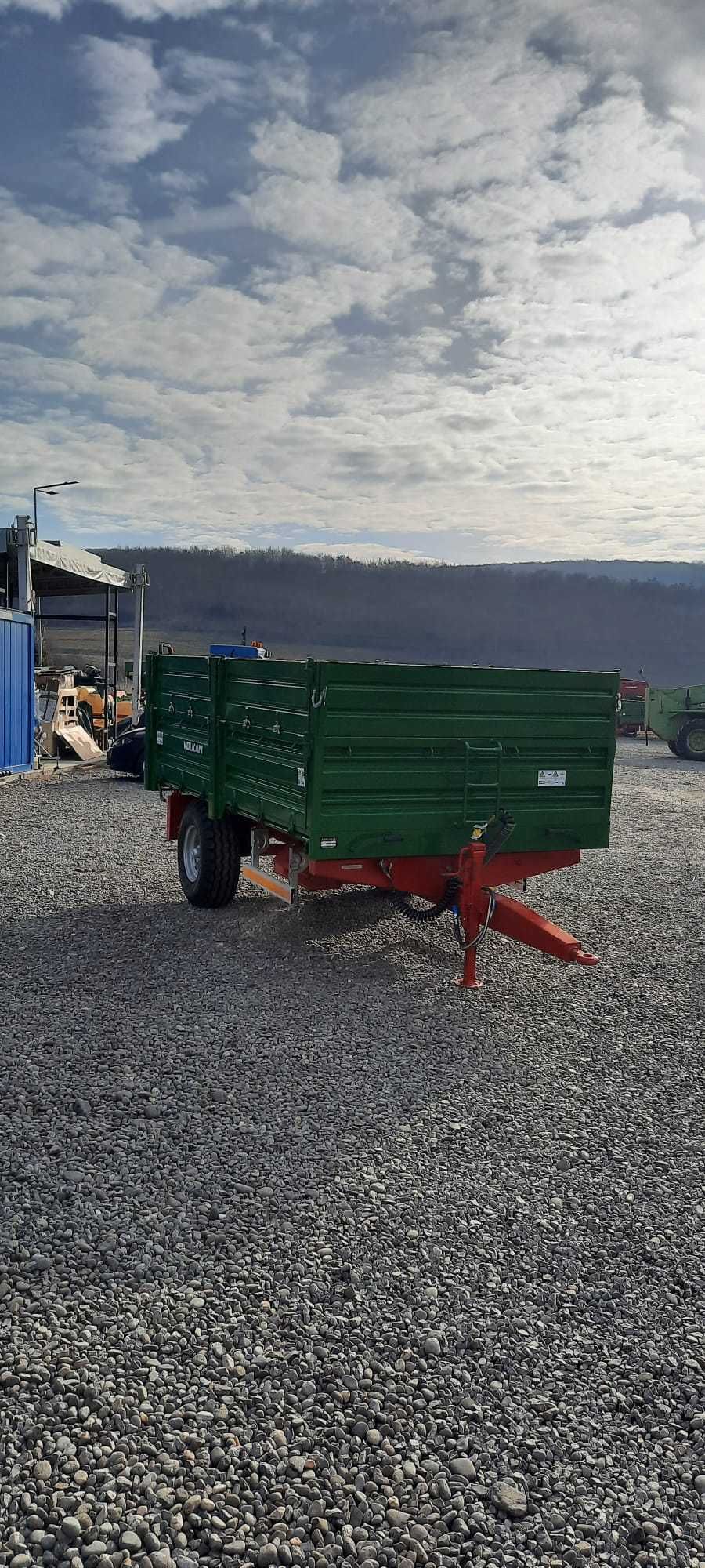 Remorca agricola 5 T, basculare pe 3 parti cu frana pneumatica