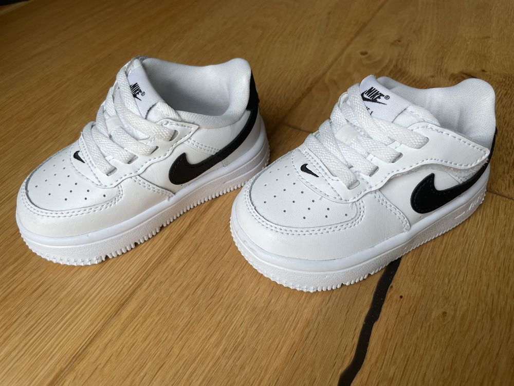 Adidasi Nike Force 1 Low Easyon marime 21