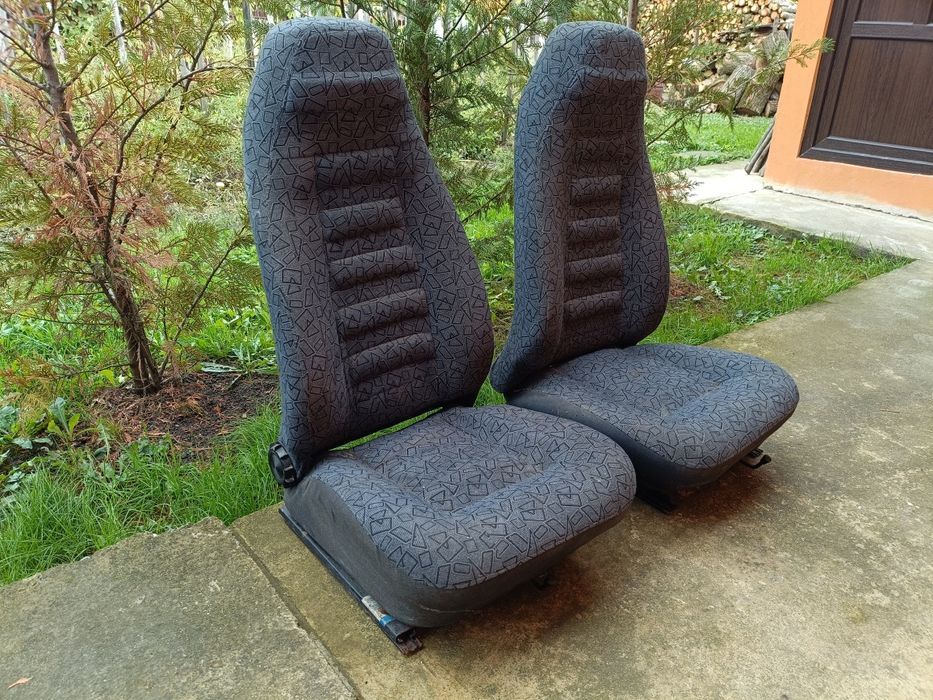 Banchete fata Dacia/Aro