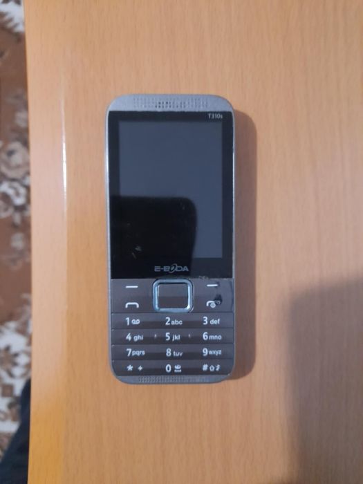 Telefon cu butoane E-boda