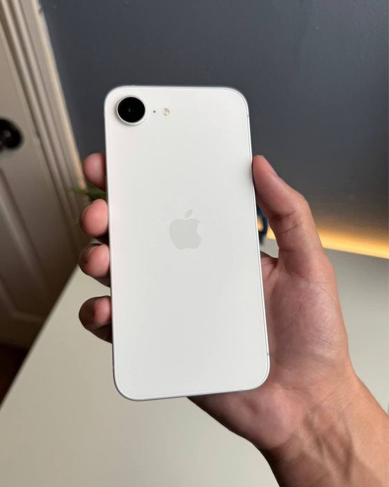 Продам iPhone 16e 128Gb