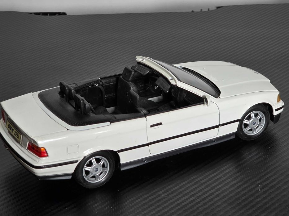 Macheta Auto 1/18 Maisto BMW 325i Alb