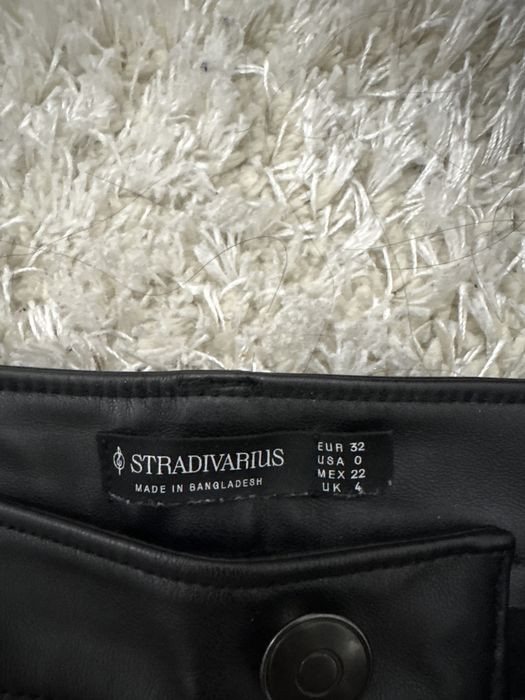 кожен панталон от stradivarius