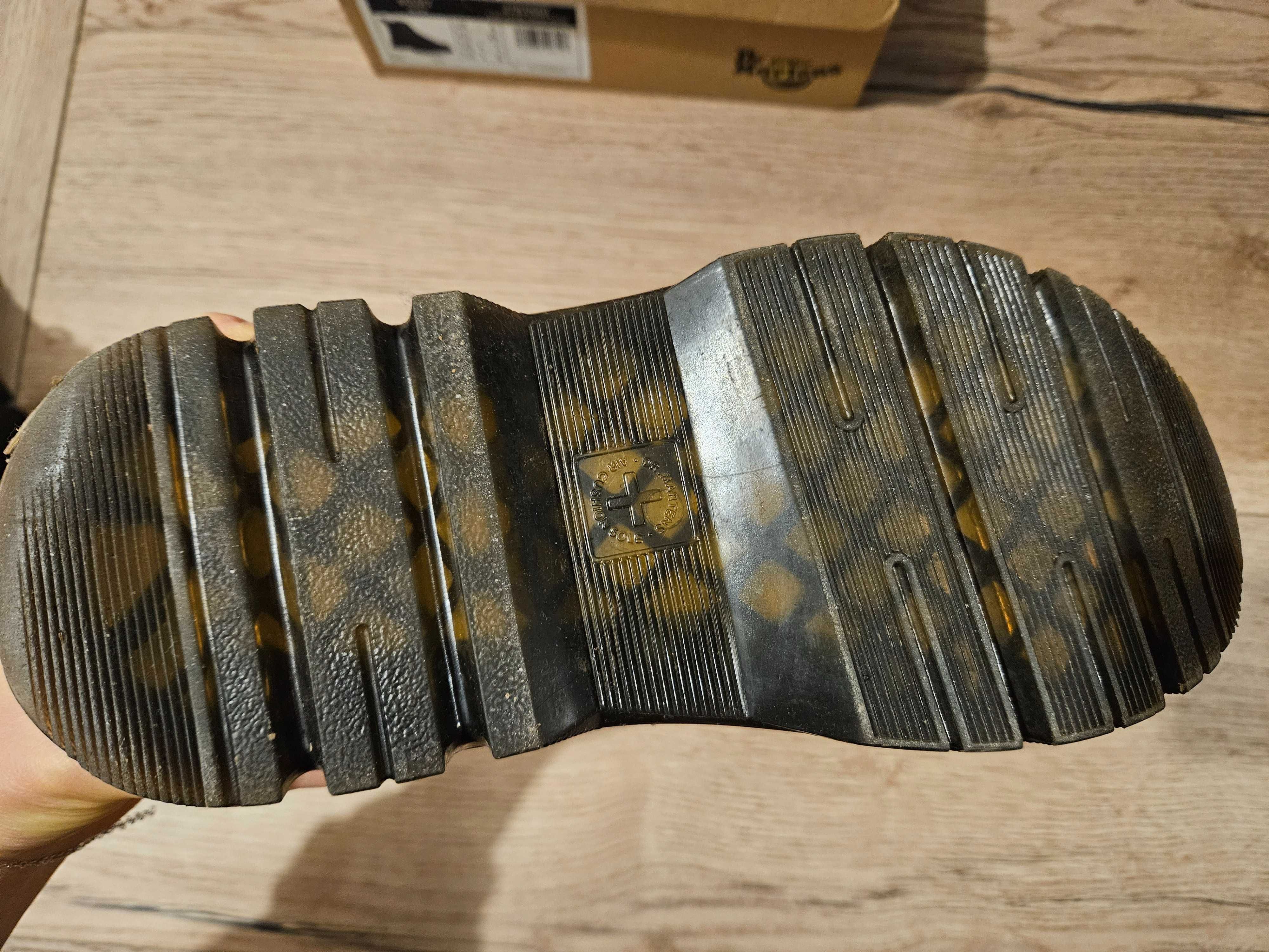 Зимни боти Dr. Martens
