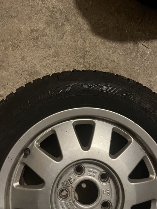 15 цола алуминиева джанта с гума за Ауди