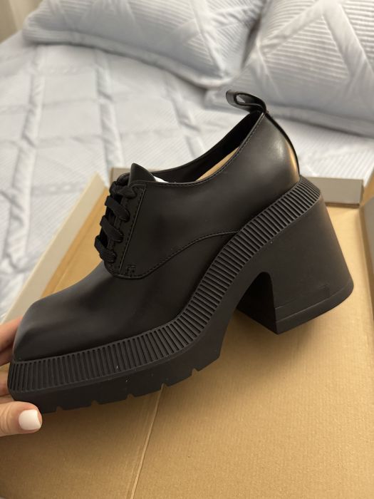 Новая Обувь 34 размера Charles&Keith