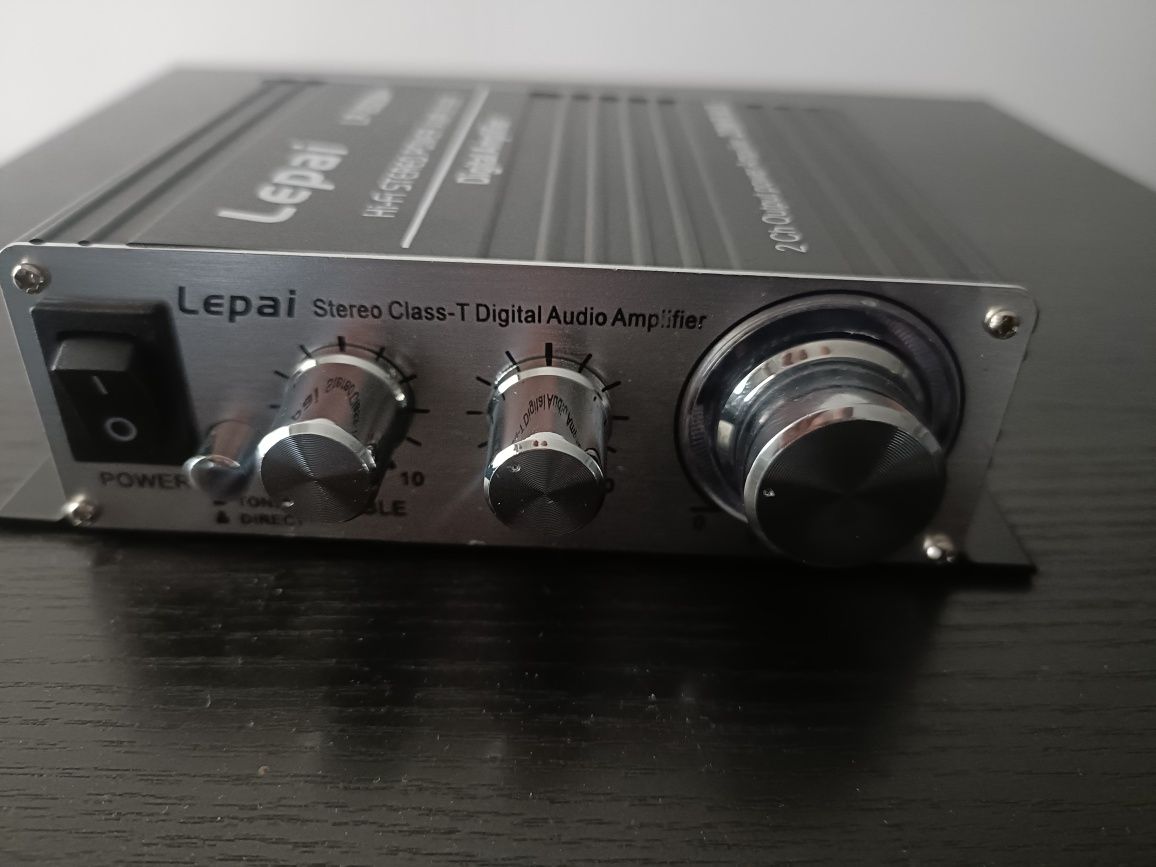 Lepai LP 2020A, amplificator stereo 2 canale, 20W RMS, alimentare 12V.