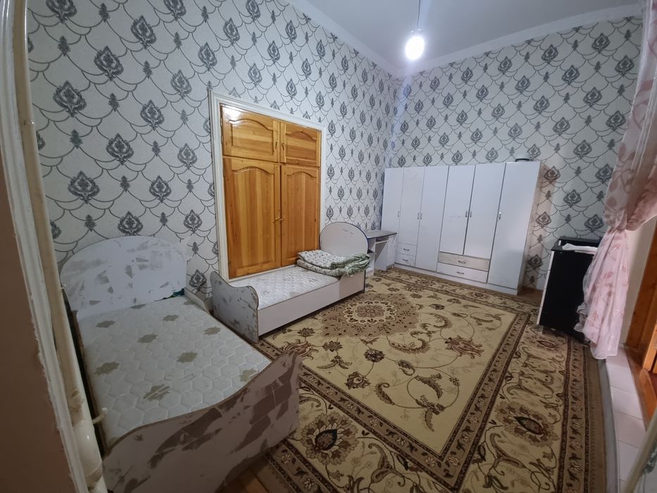Xovli, hovli sotiladi samarqand shahar markazida sentrda kir yasha uy