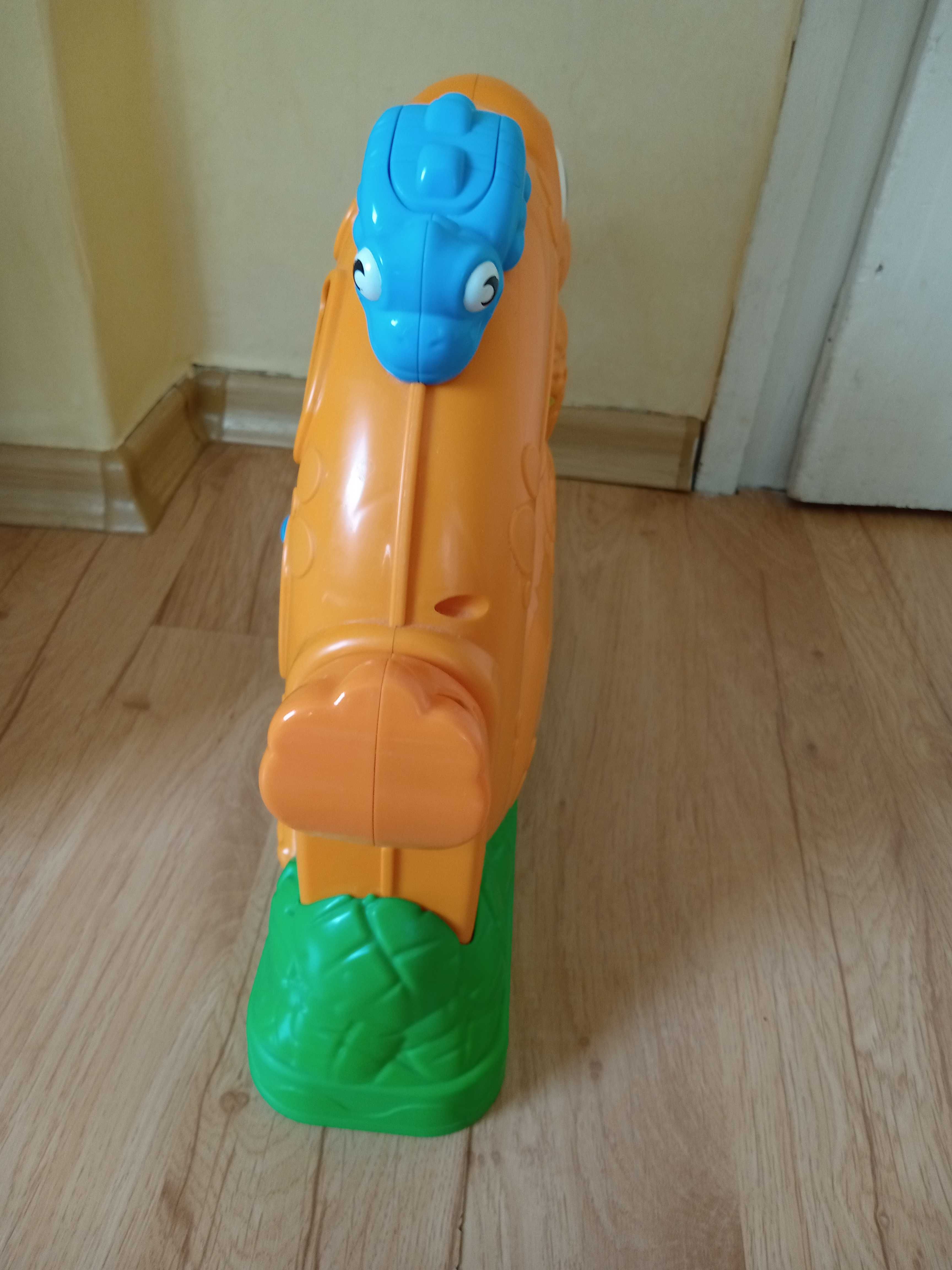 Детска играчки  въртележка с пиано и динозавър