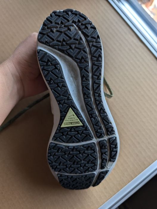 Vând Nike AIR ZOOM PEGASUS SHIELD impermeabi mărimea 37 5l