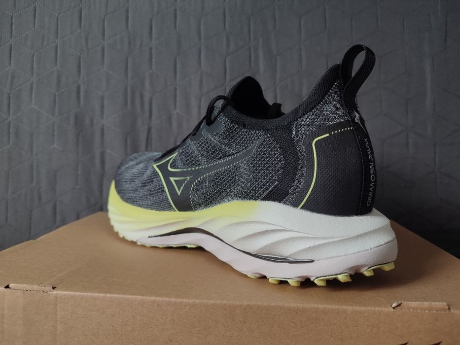 Mizuno Wave Neo Wind
