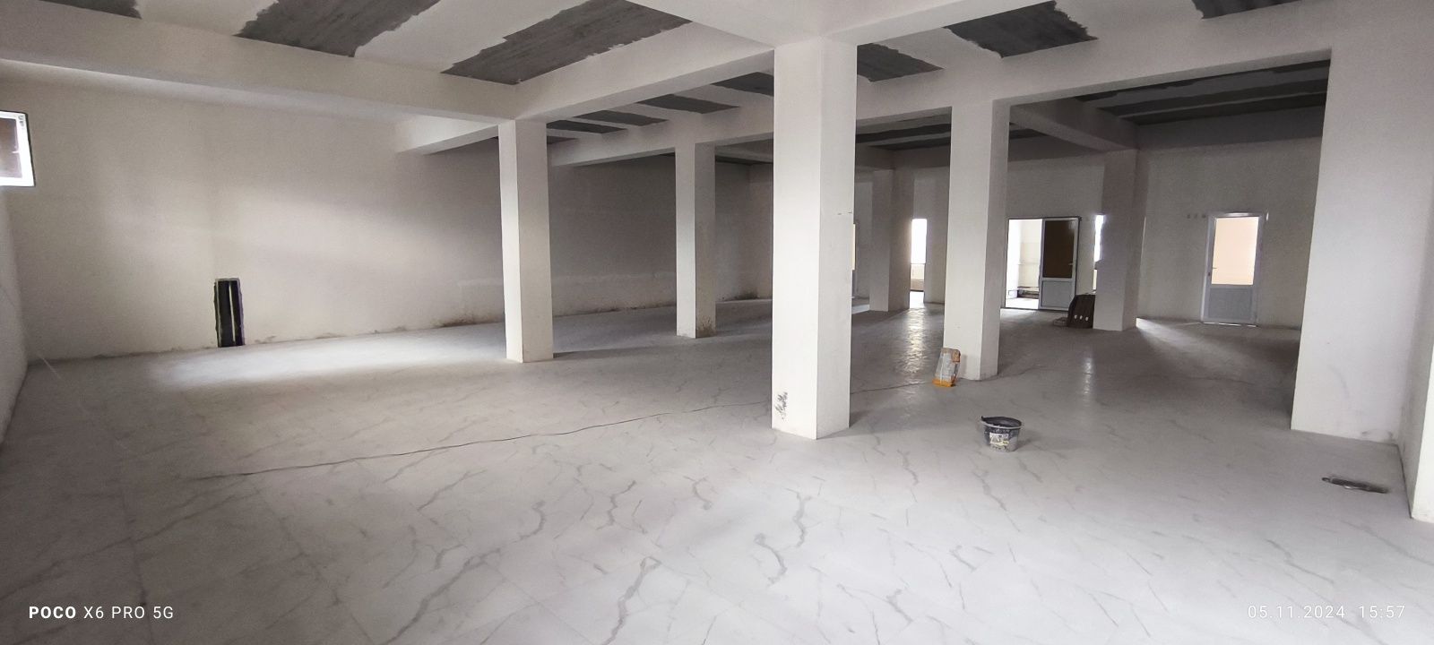 Сдаётся в аренду помещения на 2 этаже, площадью 190м², вдоль дороги.