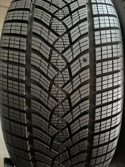 Мишелин PS4 245/40/19 и 275/35/19 , Goodyear Ultragrip 245/45/18DOT 21