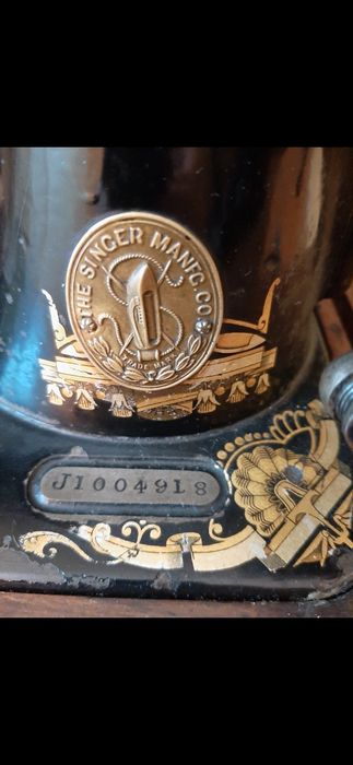 Vând masină Singer