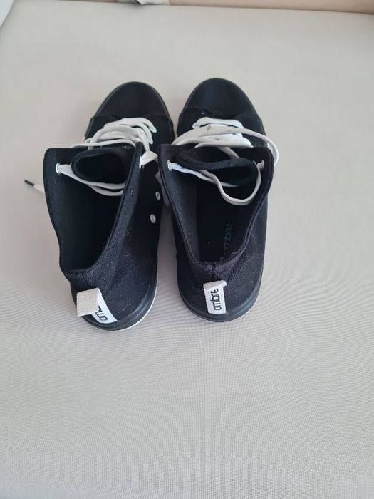 Продавам мъжки кецове OMBRE