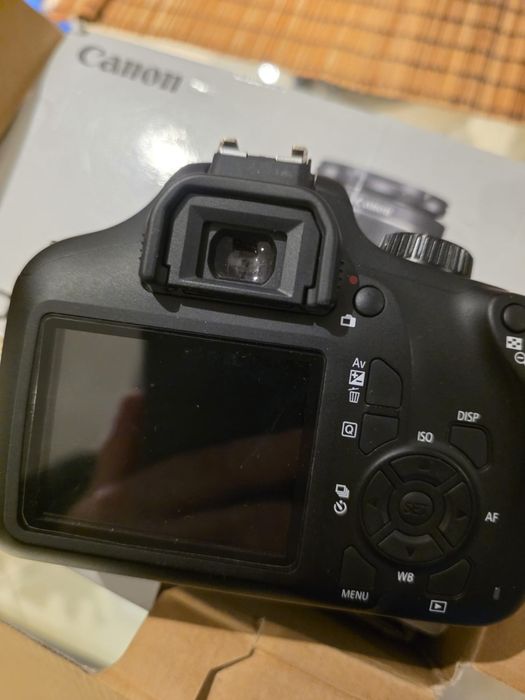 Aparat foto Canon EOS 4000D + obiectiv Canon 18-55