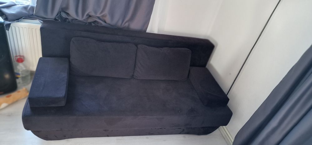 Vând Canapea neagră