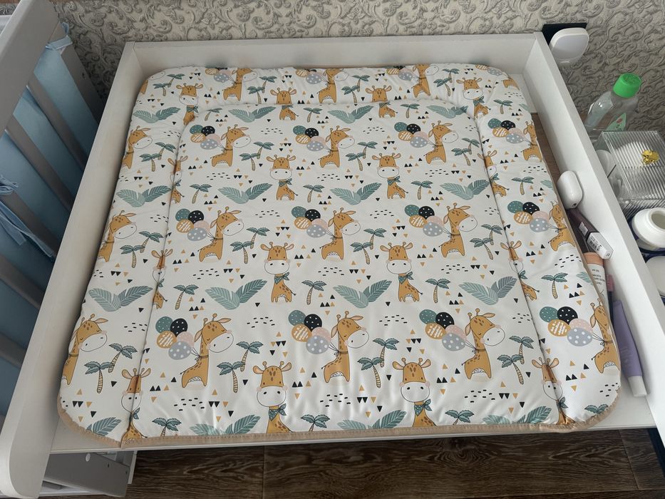 Продам пеленальную доску с непромокаемым матрасом
