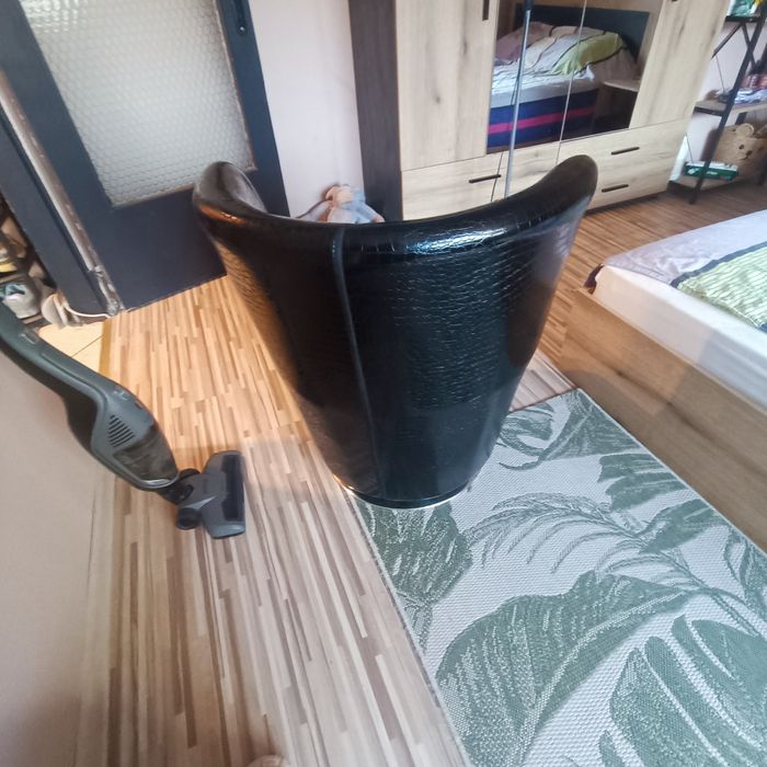 Въртящо кресло от еко лак