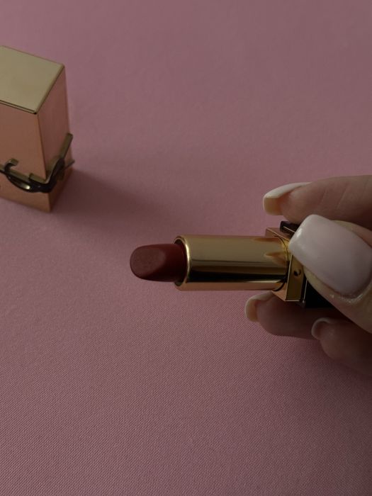 Червено червило YSL