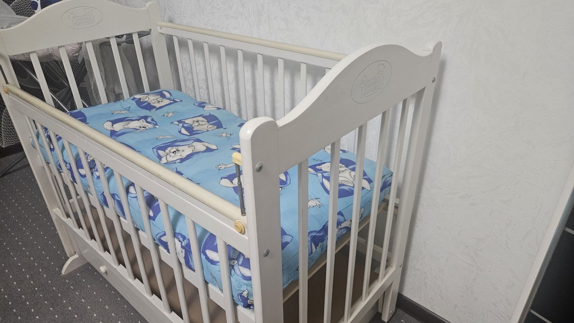 Продам детскую манежку