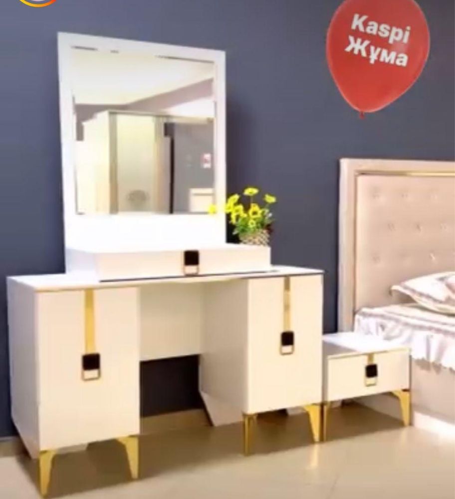 Мебель шкафы, диван, тумбочки, кровать