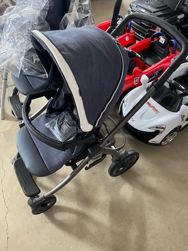 Vand carucior Peg Perego nou