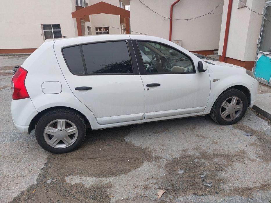 Dacia sandero 1.6.    An 2008