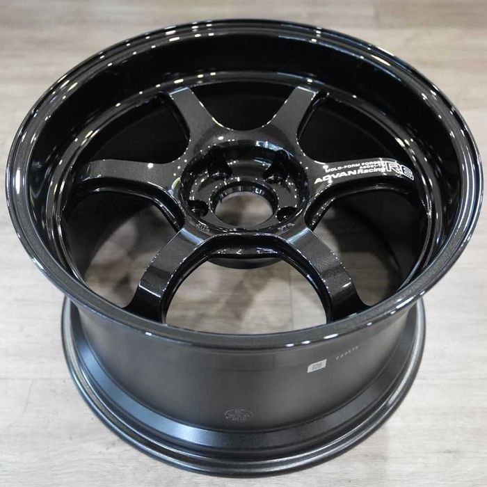 Комплект джанти Advan Racing R6 18x9.5 +29 5x114.3 Titanium Black