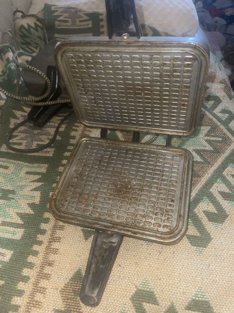Продам вафельницу СССР