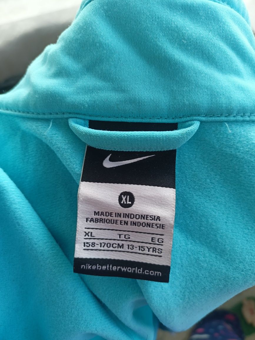 Дамски Nike горнища