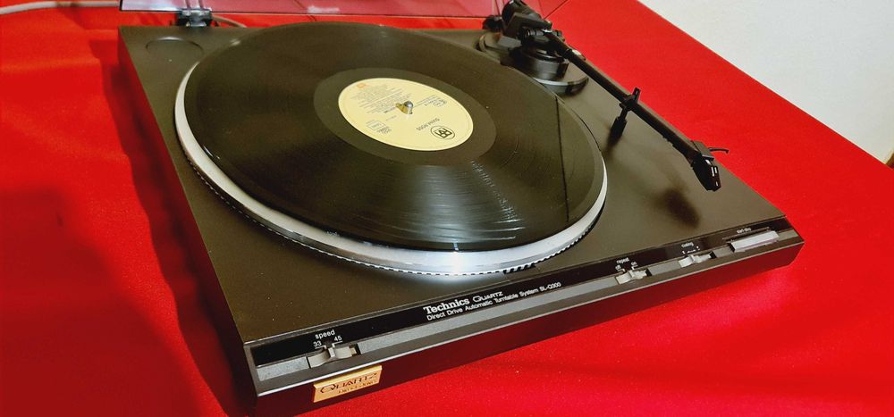 Technics SL-Q300 Direct-Drive Full Automatic Turntable System