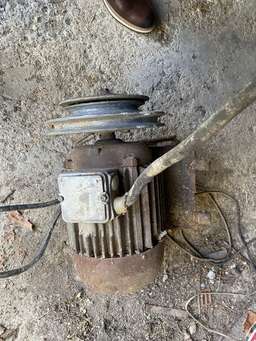 Motor electric trifazic