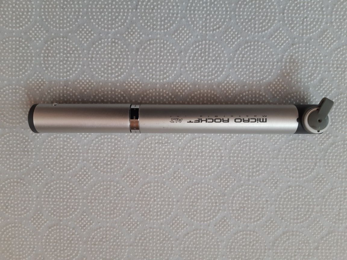 Set pompă mini Topeak Micro Rocket + cameră Continental