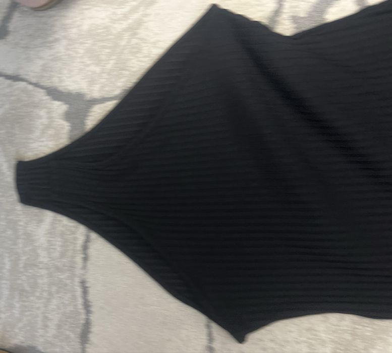 Body negru cu guler